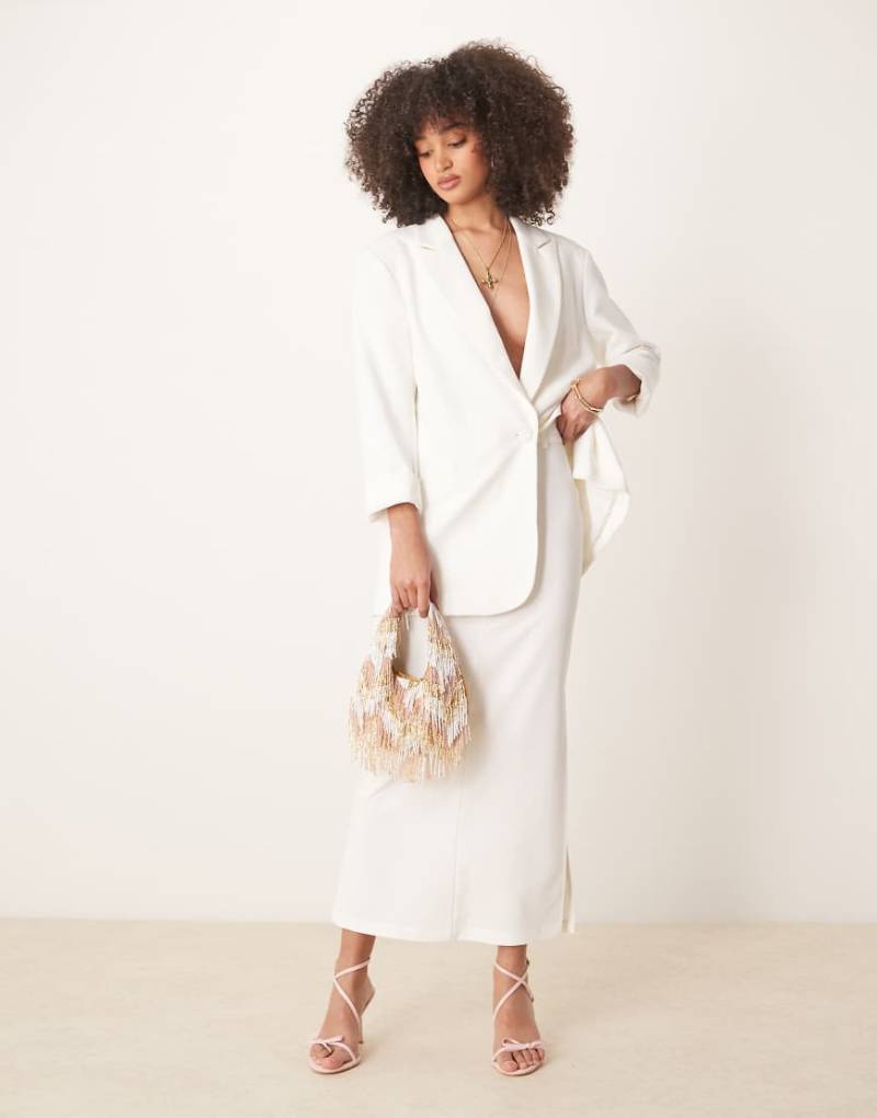 Pretty Lavish - Eleganter Midaxirock in Cremeweiß von Pretty Lavish
