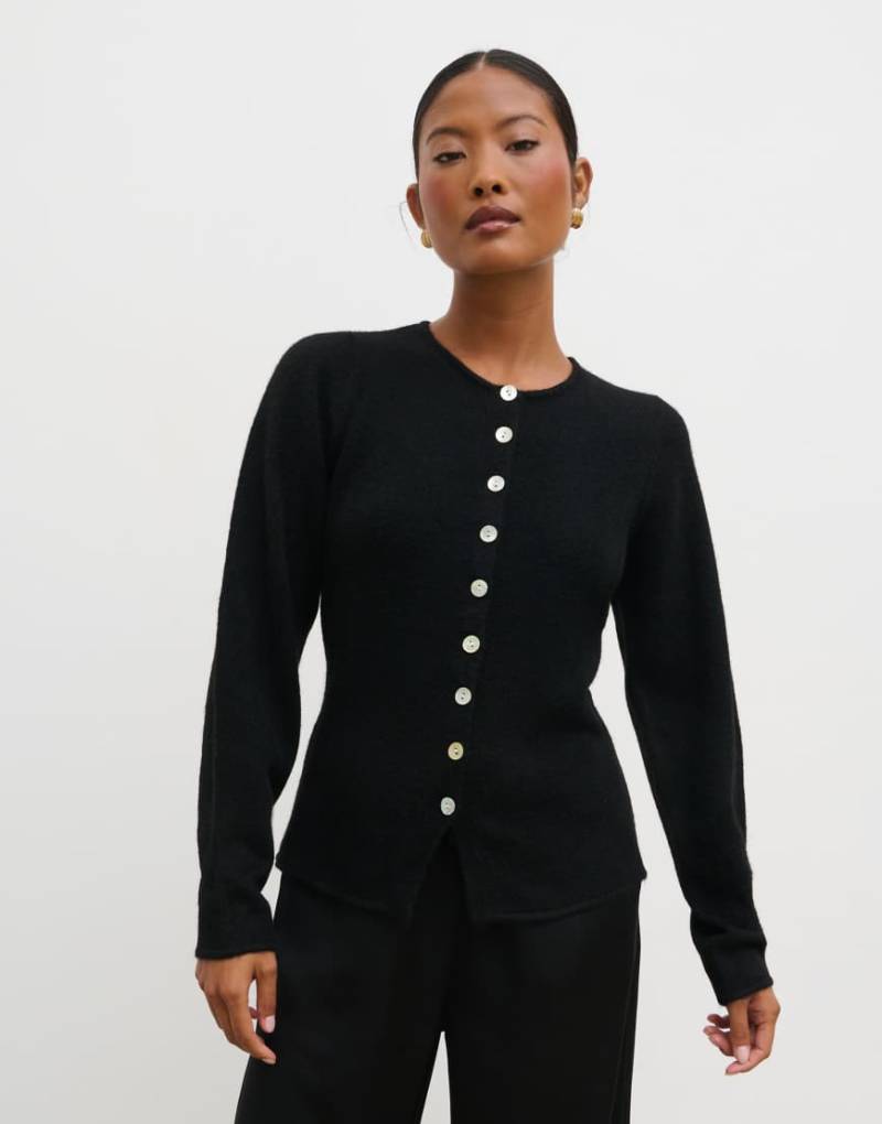 Pretty Lavish - Figurbetontes Strickoberteil in Schwarz von Pretty Lavish