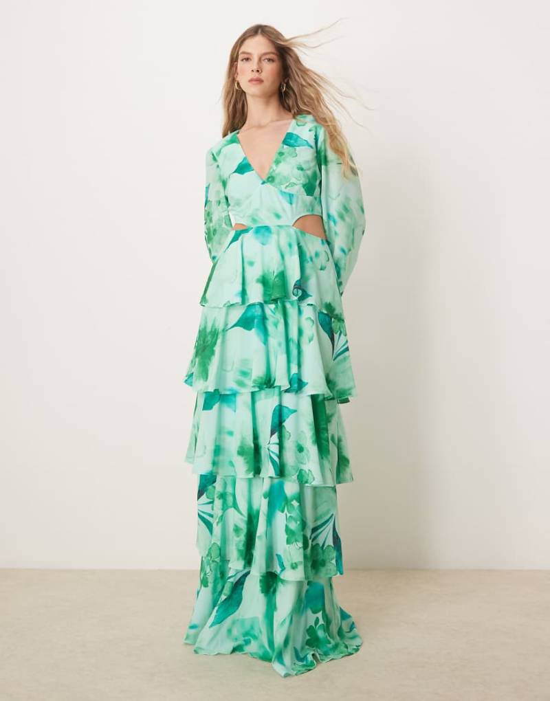 Pretty Lavish - Gerafftes Maxikleid in Grün geblümt mit Stufen und Zierausschnitt-Bunt von Pretty Lavish