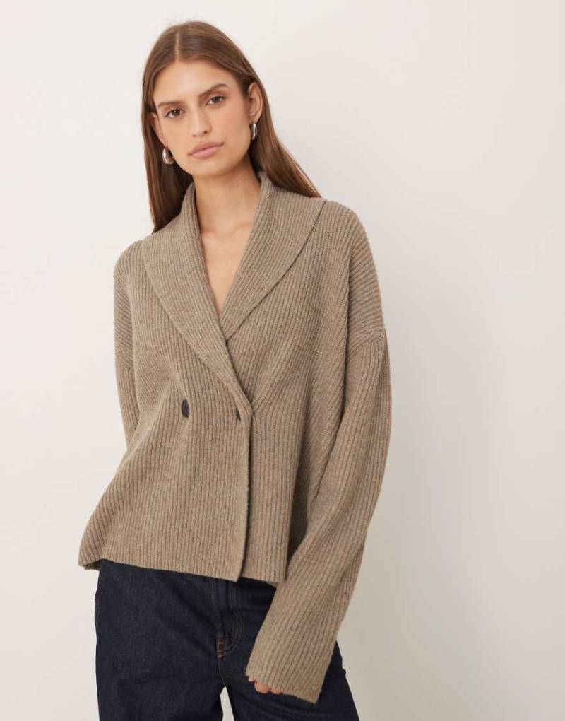 Pretty Lavish - Gerippte Strickjacke in Pilzbraun mit umgeschlagenem Kragen-Ausschnitt-Brown von Pretty Lavish