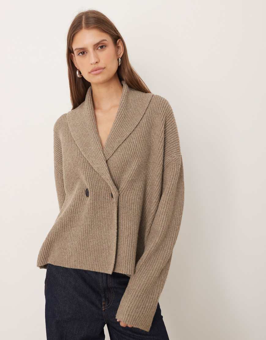 Pretty Lavish - Gerippte Strickjacke in Pilzbraun mit umgeschlagenem Kragen-Ausschnitt-Brown von Pretty Lavish