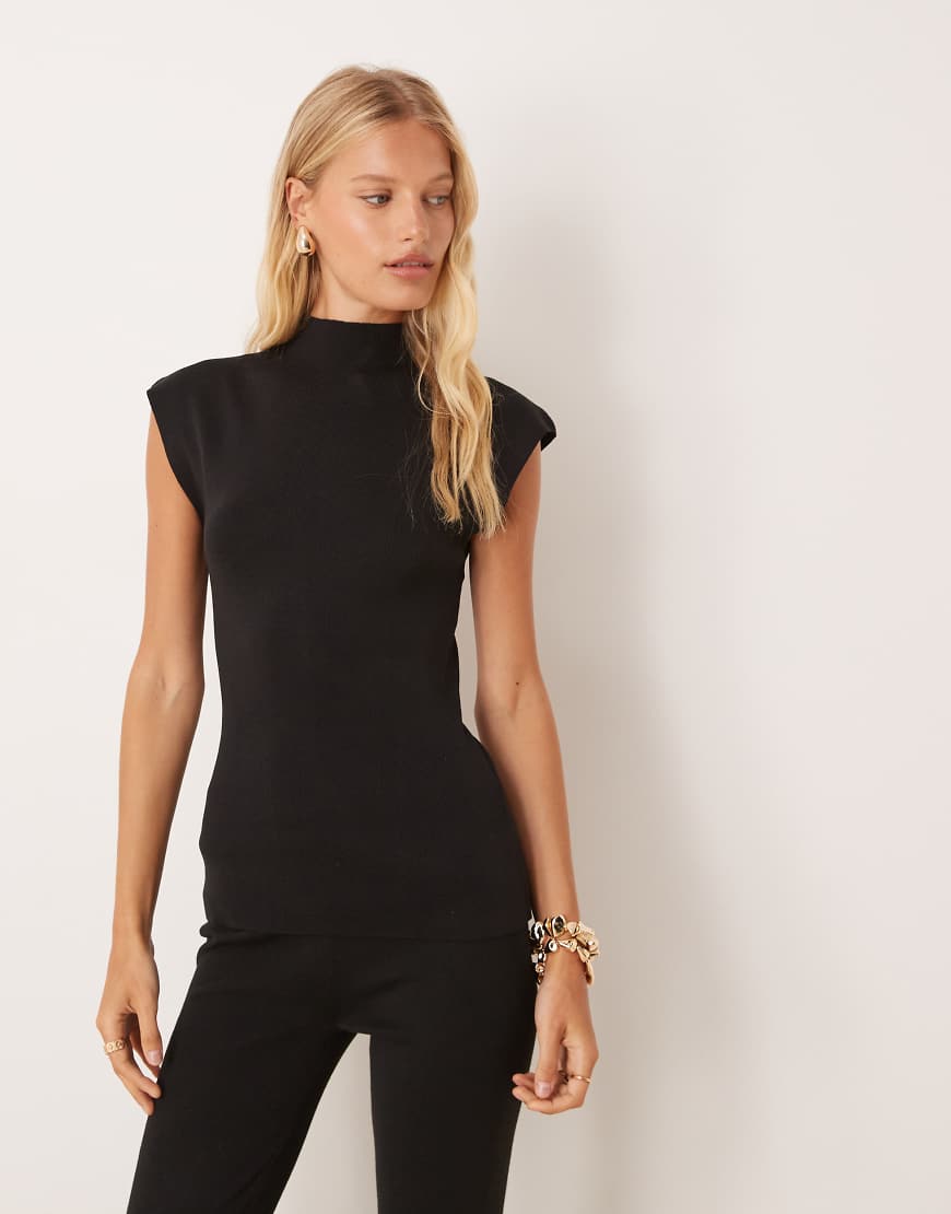 Pretty Lavish - Hochgeschlossenes Top aus Strickstoff in Schwarz, Kombiteil Pretty Lavish - Hochgeschlossenes Top aus Strickstoff in Schwarz, Kombiteil von Pretty Lavish