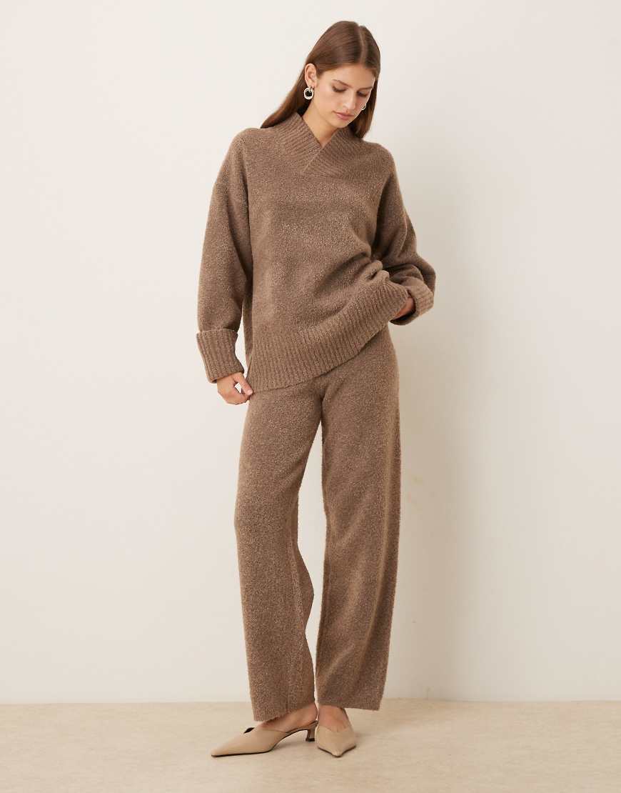 Pretty Lavish - Hose aus strukturiertem Strick in dunklem Taupe mit Kordelzug und weitem Bein, Kombiteil-Brown von Pretty Lavish