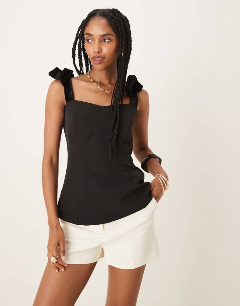 Pretty Lavish - Korsett-Oberteil aus Samt in Schwarz mit Schleife von Pretty Lavish