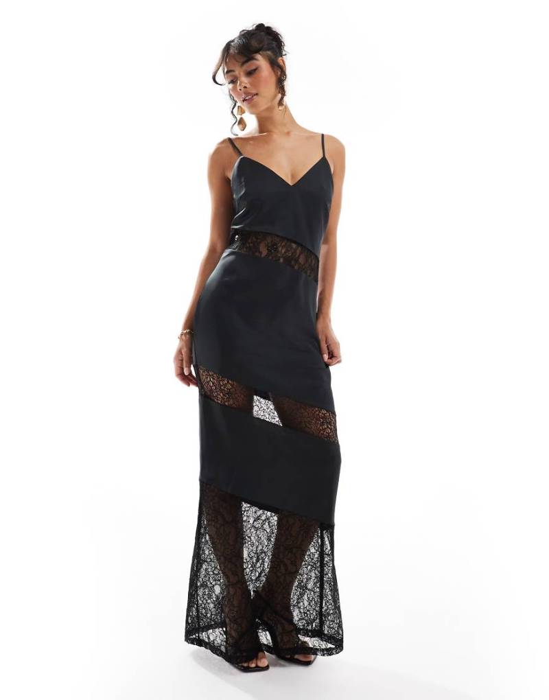 Pretty Lavish - Maxi-Trägerkleid in Schwarz mit Spitzeneinsätzen von Pretty Lavish