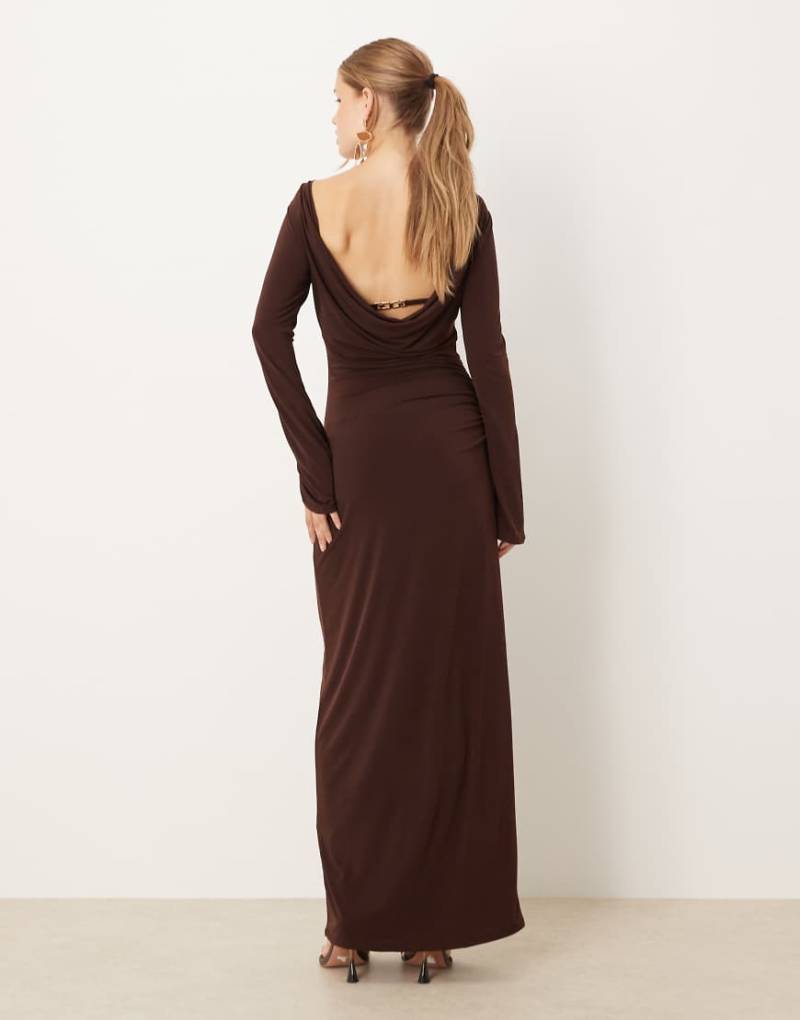 Pretty Lavish - Maxikleid aus Jersey in Braun mit Wasserfallausschnitt hinten-Brown von Pretty Lavish
