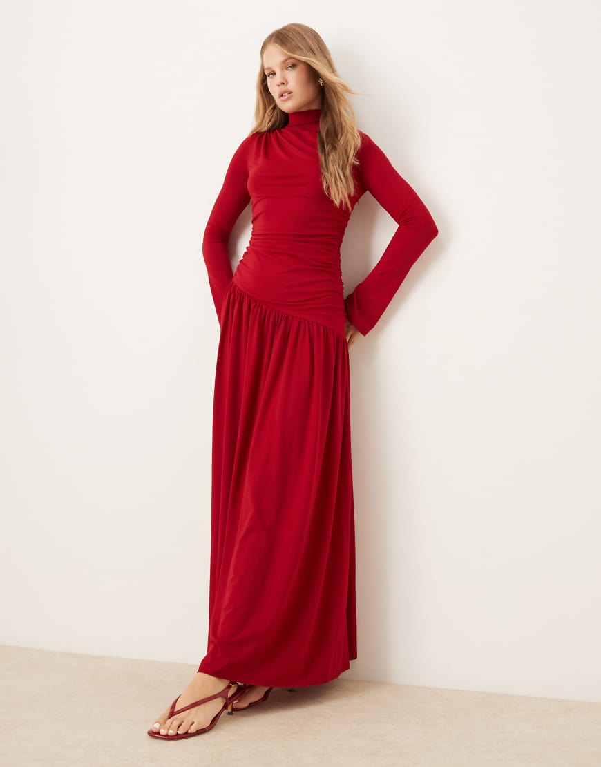 Pretty Lavish - Maxikleid aus Jersey in Rot mit Raffung von Pretty Lavish