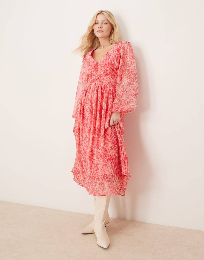 Pretty Lavish - Maxikleid in Rosa mit abstraktem Blumenmuster, verdrehtem Oberteil und Faltendetails von Pretty Lavish