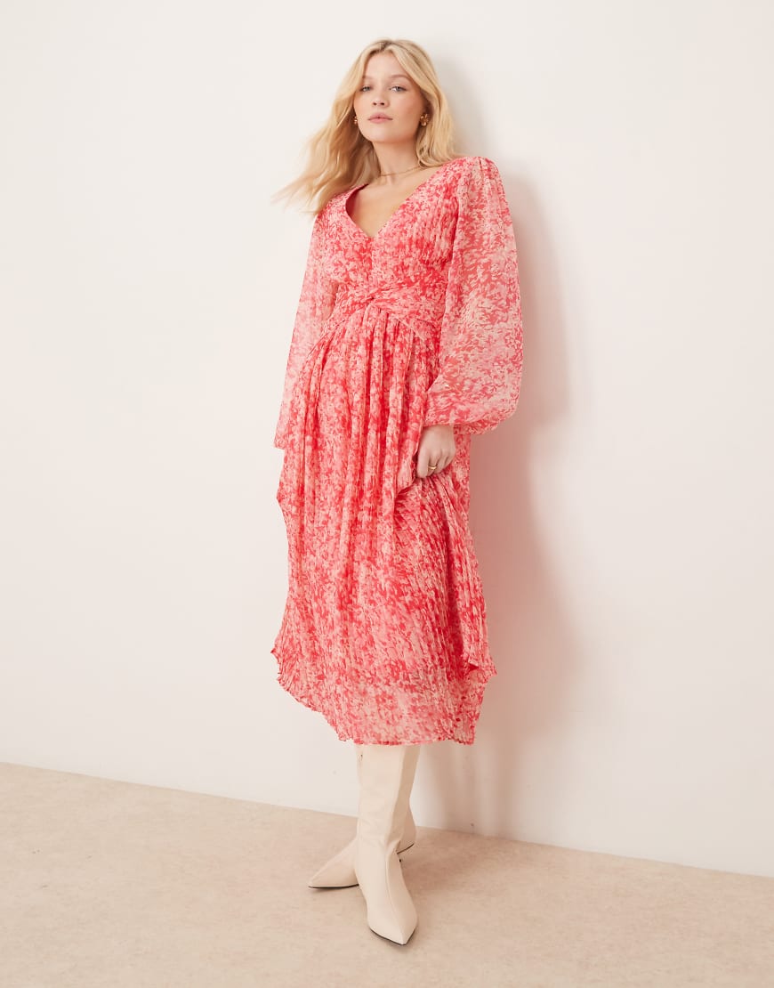 Pretty Lavish - Maxikleid in Rosa mit abstraktem Blumenmuster, verdrehtem Oberteil und Faltendetails von Pretty Lavish