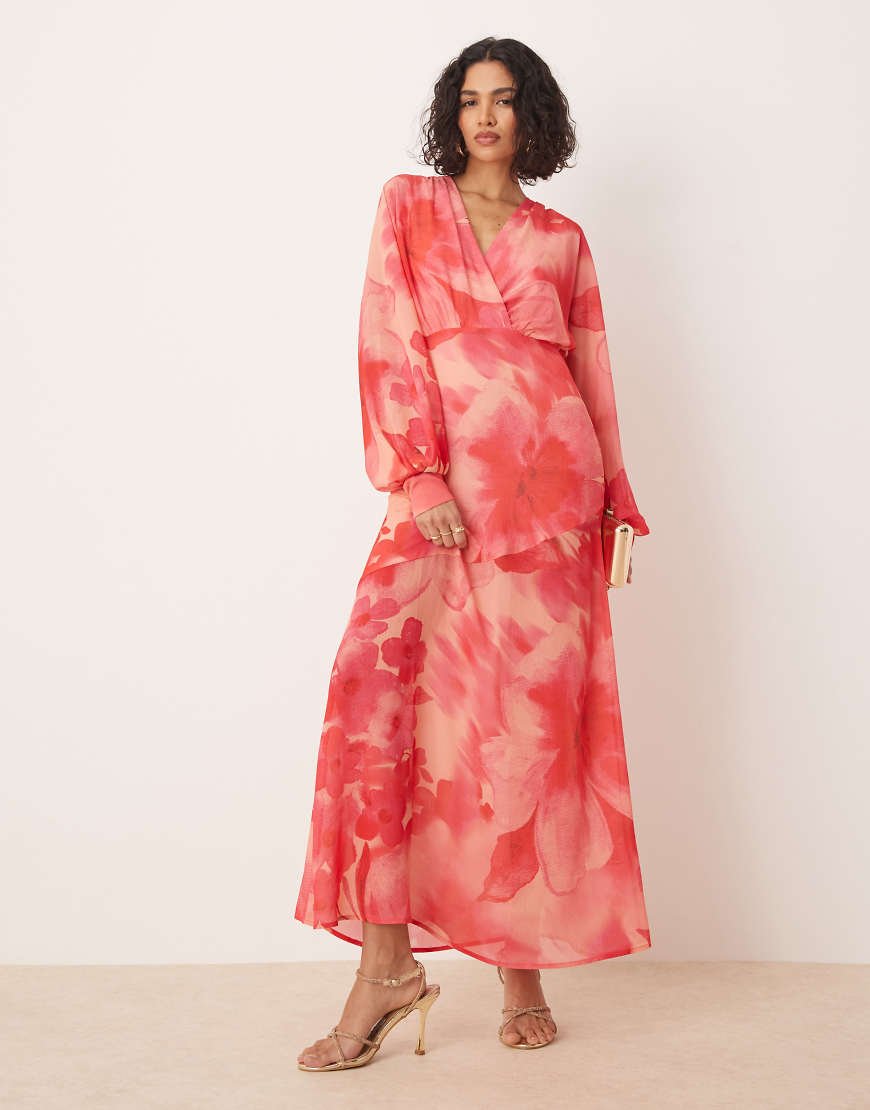 Pretty Lavish - Maxikleid mit Blumenmuster in Rosa und Rot, Ballonärmeln und tiefem Ausschnitt-Bunt von Pretty Lavish