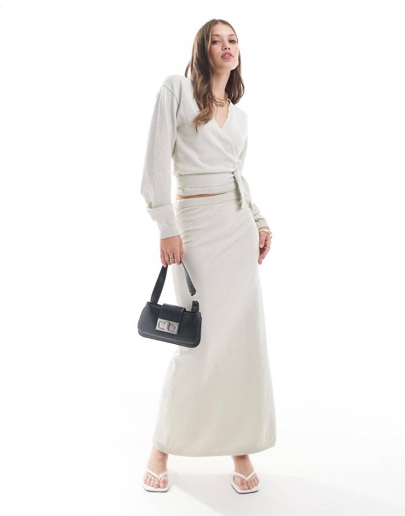 Pretty Lavish - Maxirock aus Bouclé-Strick in Steinbeige, Kombiteil-Neutral von Pretty Lavish