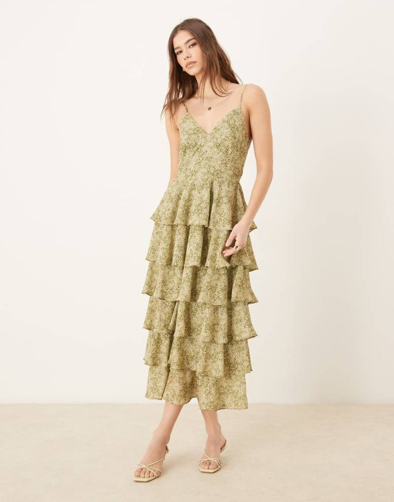 Pretty Lavish - Midaxi-Kleid in Olivgrün geblümt mit Rüschen und Bindedetail am Rücken-Bunt von Pretty Lavish