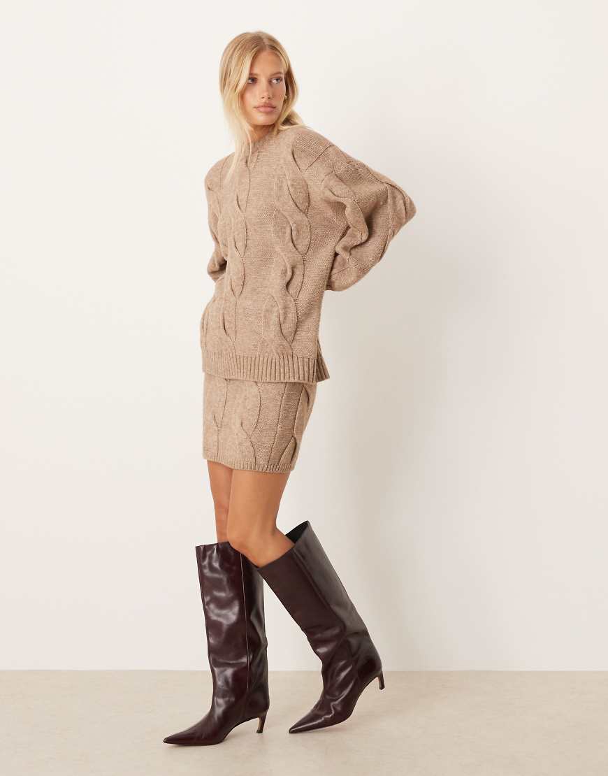 Pretty Lavish - Mini-Strickrock in Taupe mit Zopfmuster, Kombiteil-Brown von Pretty Lavish