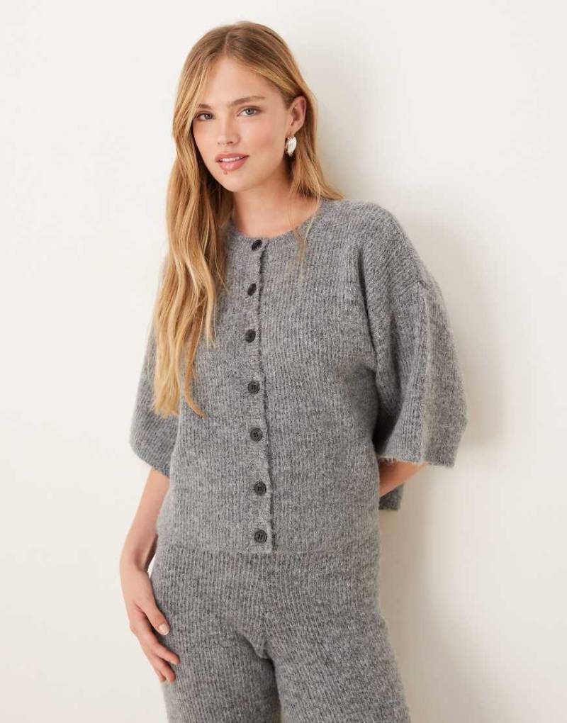 Pretty Lavish - Ovalie - Kurzärmliges Oberteil aus Strick in Anthrazit, Kombiteil-Grau von Pretty Lavish