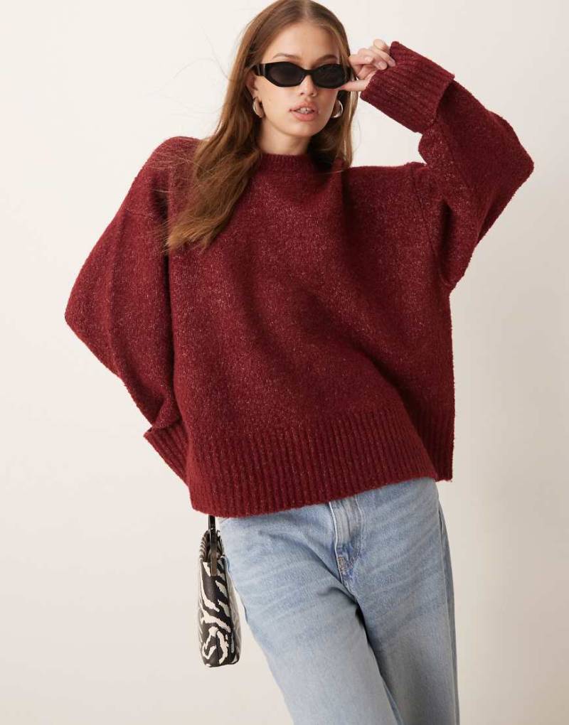 Pretty Lavish - Oversize-Pullover aus Teddyfell in Burgunderrot von Pretty Lavish
