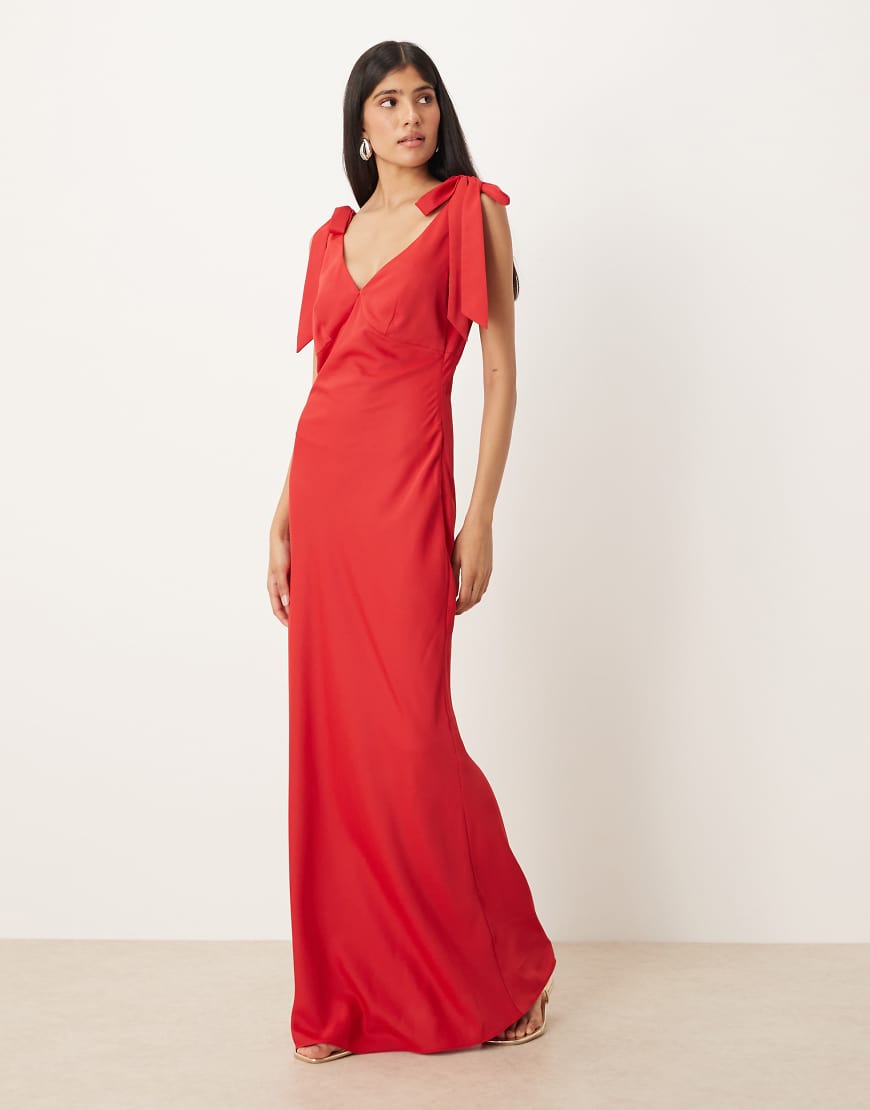 Pretty Lavish - Piper - Maxikleid in Rot mit Schleifenträger von Pretty Lavish