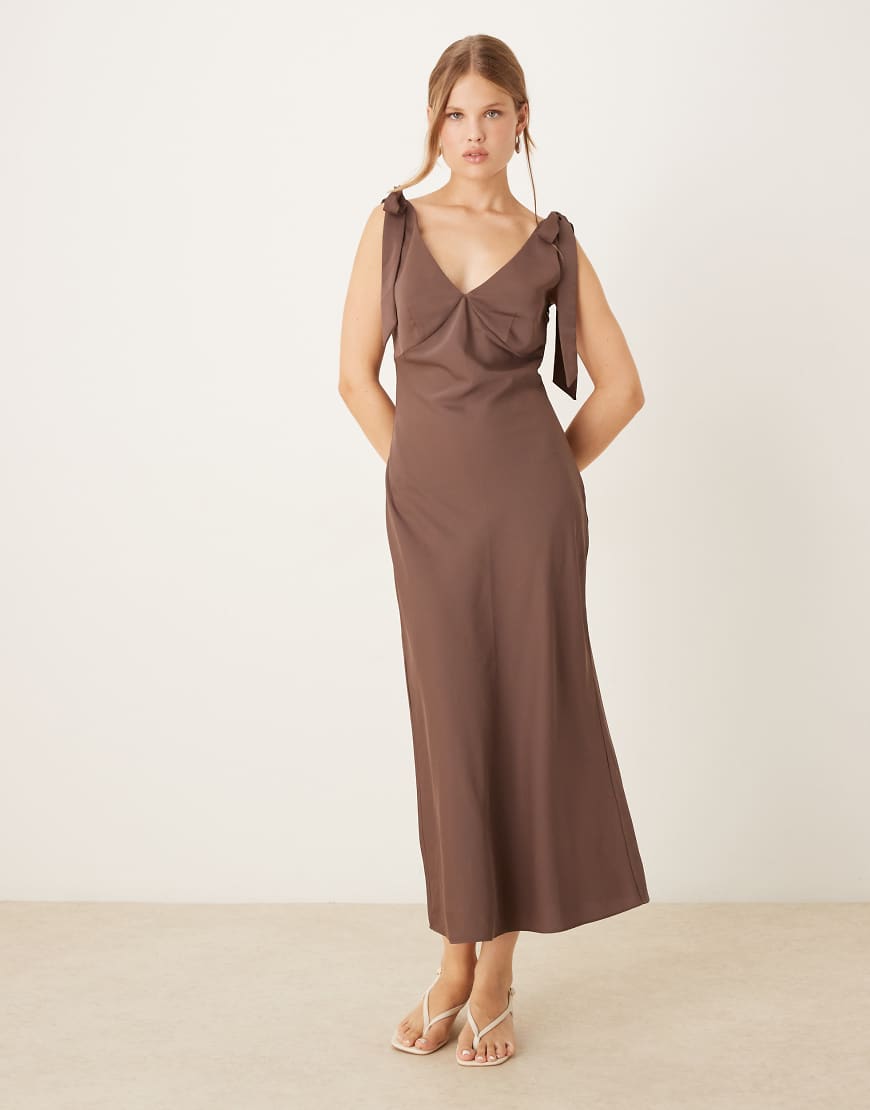 Pretty Lavish - Piper - Maxikleid in Schwarz mit Schleifenträger-Brown von Pretty Lavish