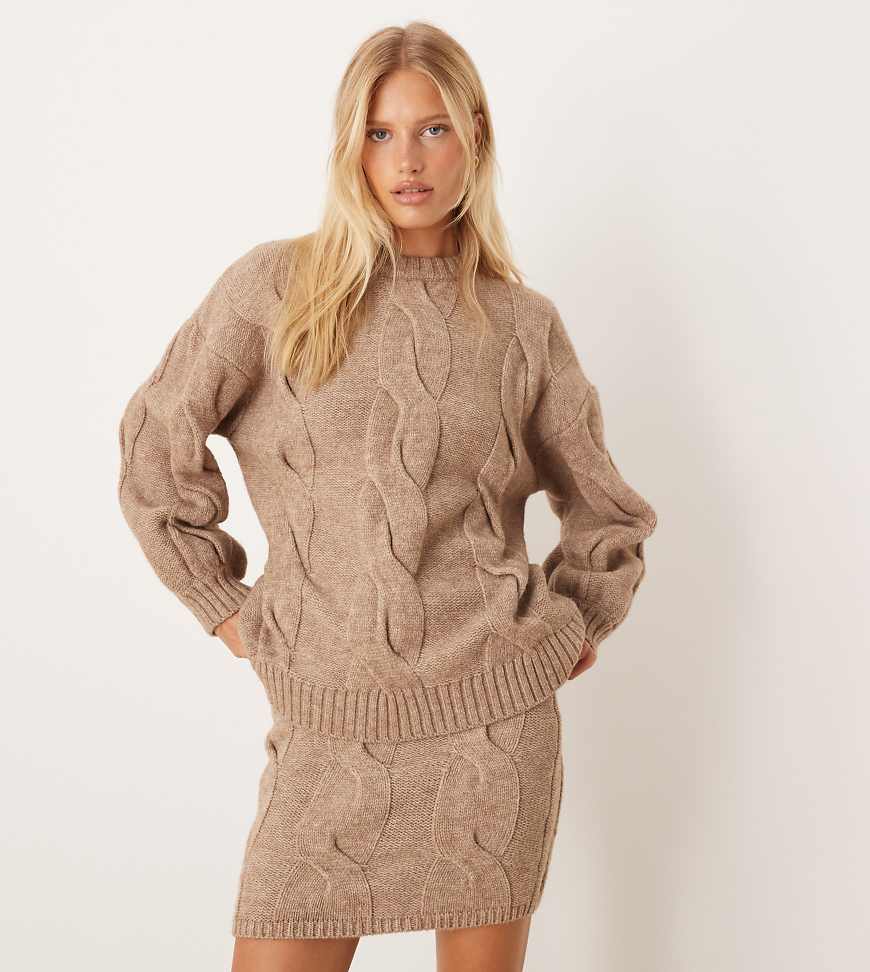 Pretty Lavish - Pullover aus Strick in Taupe mit Zopfmuster, Kombiteil-Brown von Pretty Lavish