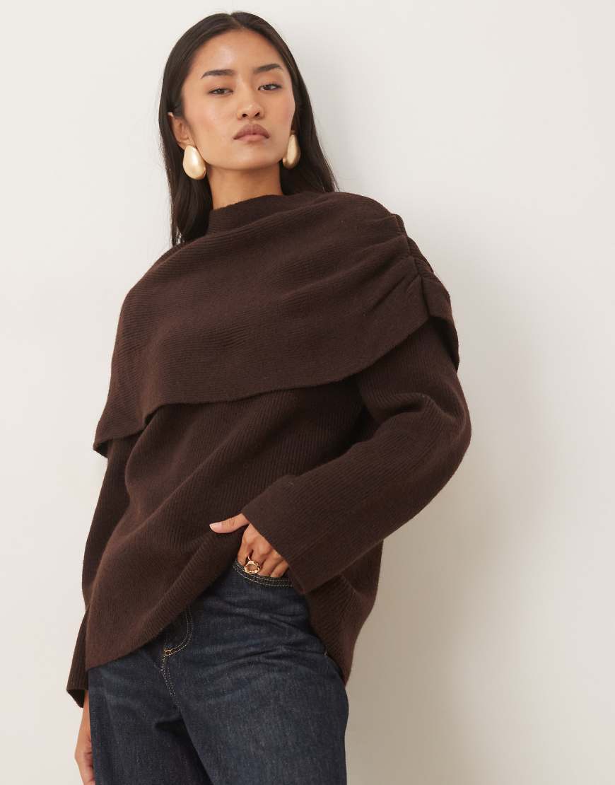 Pretty Lavish - Relaxed-Fit-Strickpullover in Schokobraun mit auffälligem Kragen-Brown von Pretty Lavish