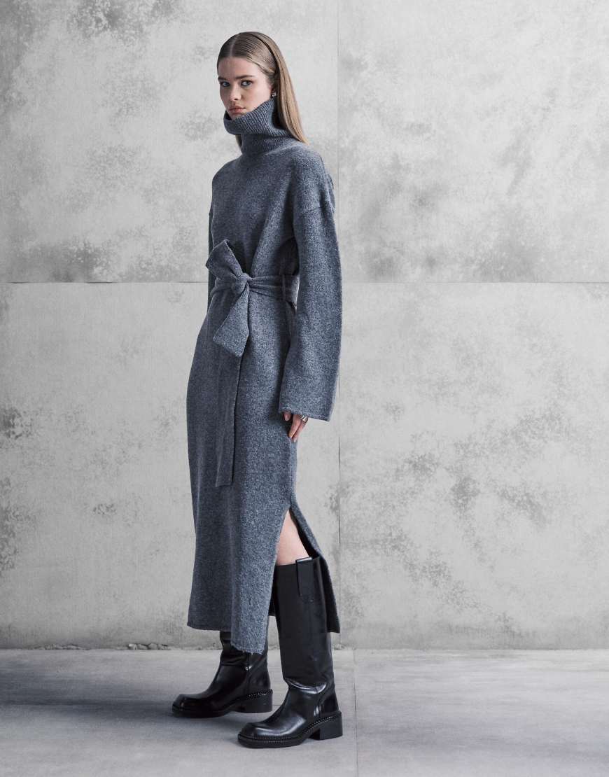 Pretty Lavish - Stick-Midikleid in Anthrazitgrau von Pretty Lavish