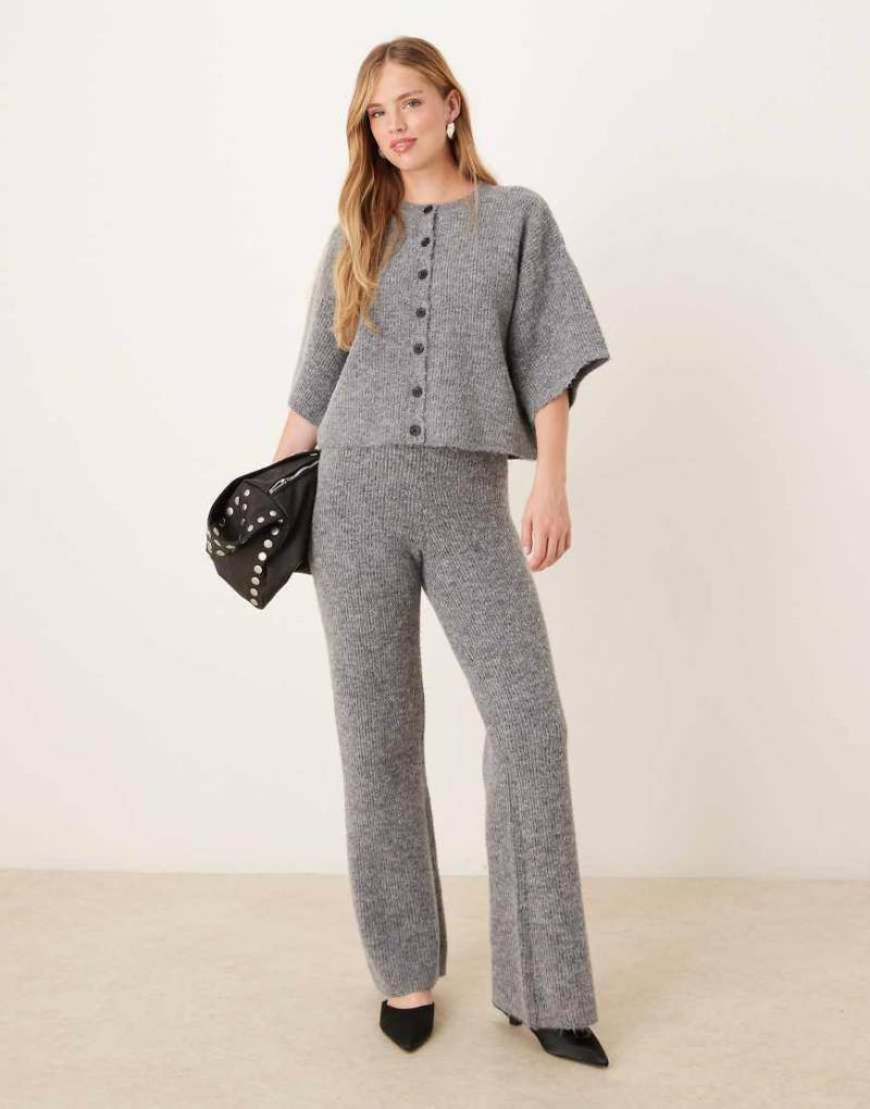 Pretty Lavish - Strickhose in Anthrazit mit weitem Bein, Kombiteil-Grau von Pretty Lavish