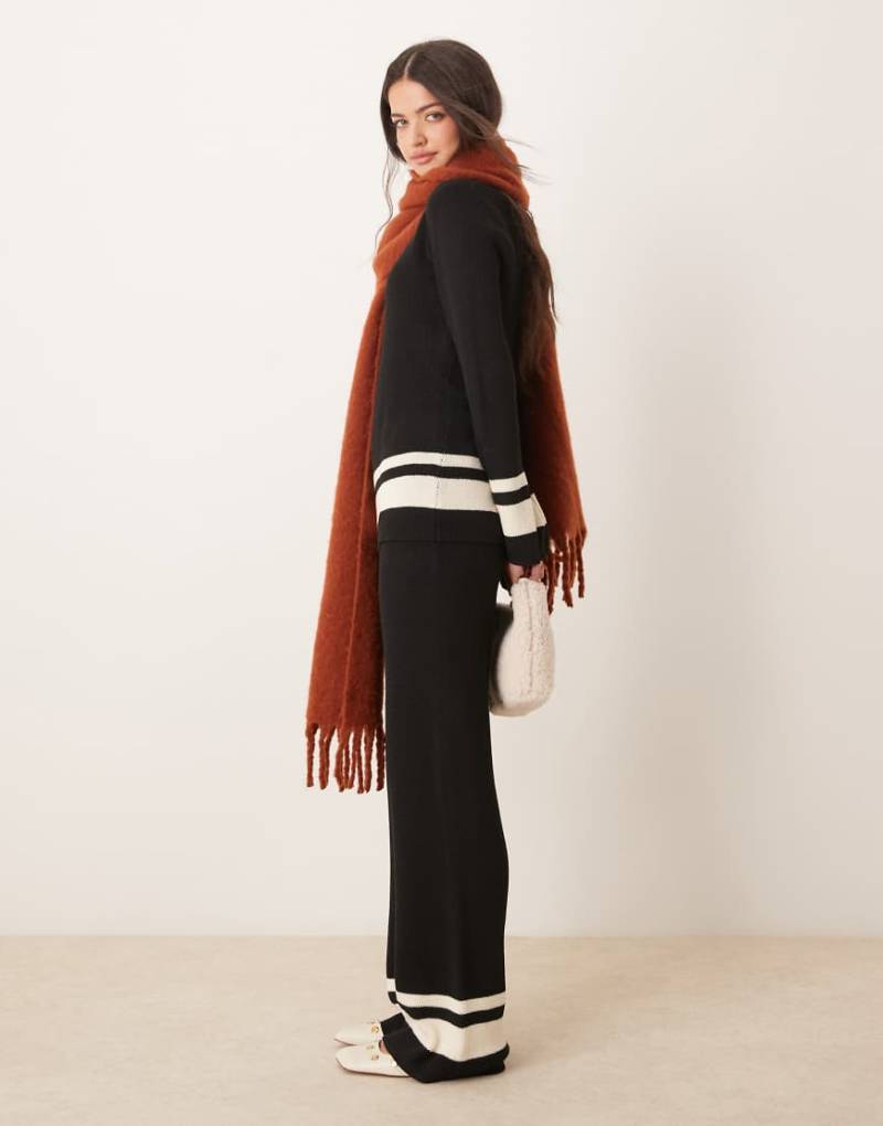 Pretty Lavish - Strickhose in Schwarz mit Kontrast-Details, Kombiteil von Pretty Lavish