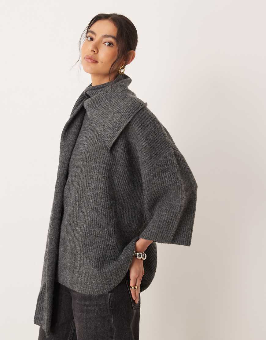 Pretty Lavish - Strickpullover in Anthrazit mit weiten Ärmeln und Schal-Grau von Pretty Lavish