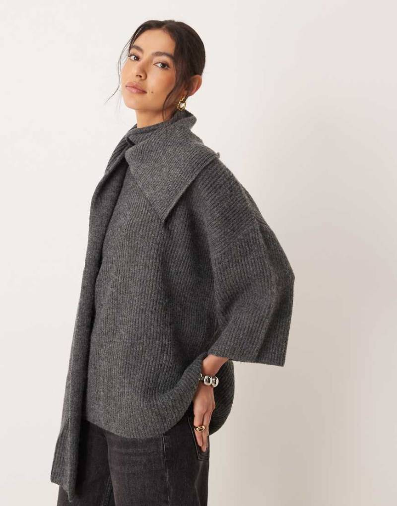 Pretty Lavish - Strickpullover in Anthrazit mit weiten Ärmeln und Schal-Grau von Pretty Lavish