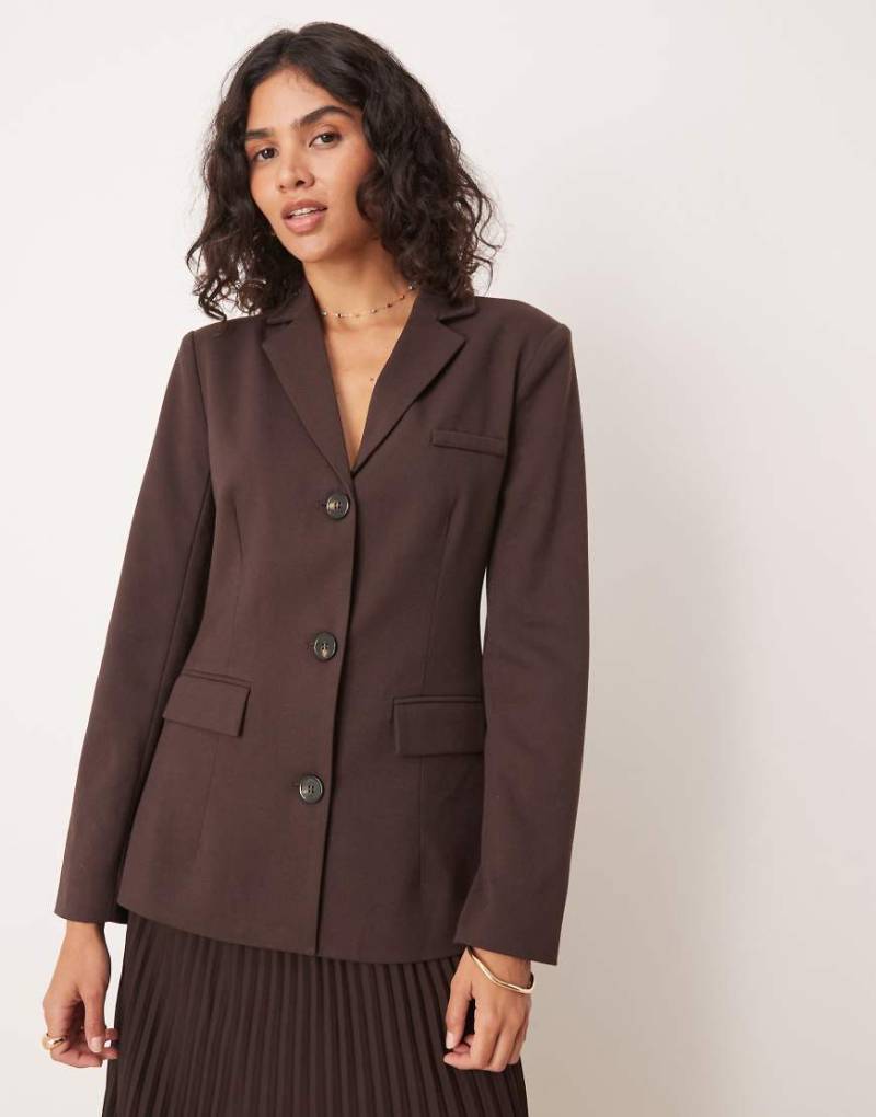Pretty Lavish - Taillierter Blazer in Schokobraun, Kombiteil von Pretty Lavish
