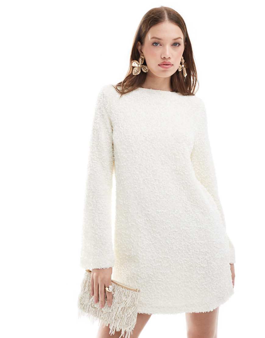 Pretty Lavish - Verziertes Minikleid in Creme mit Schleife am Rücken-Silber von Pretty Lavish