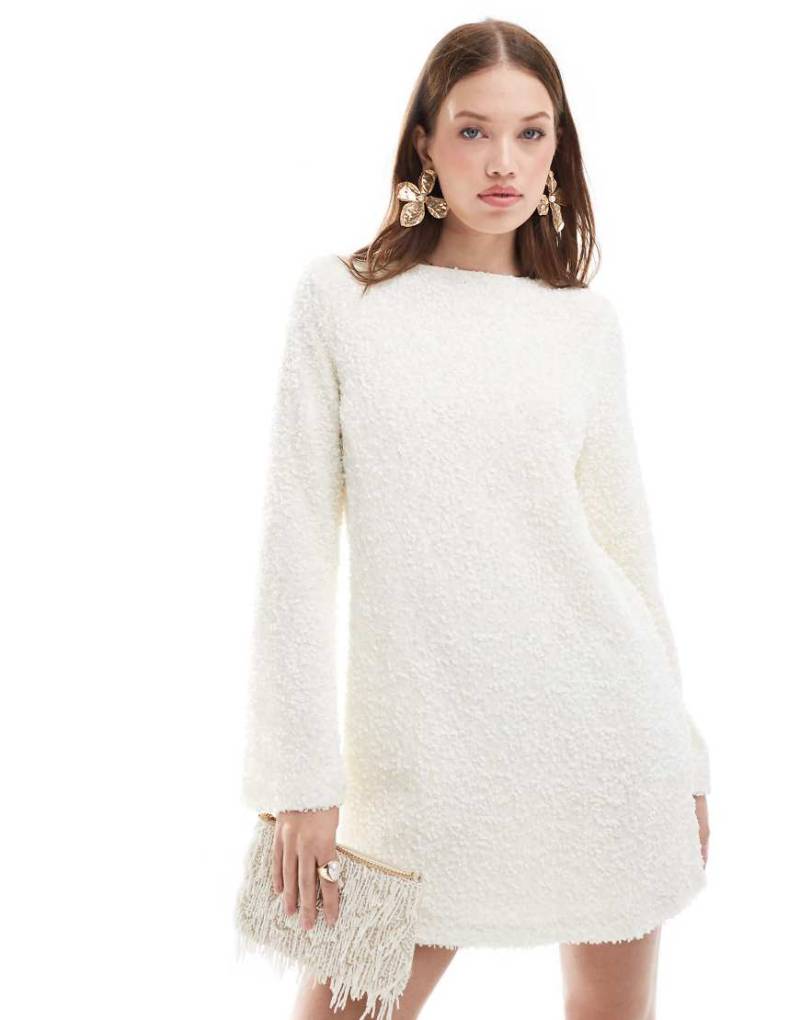 Pretty Lavish - Verziertes Minikleid in Creme mit Schleife am Rücken-Silber von Pretty Lavish