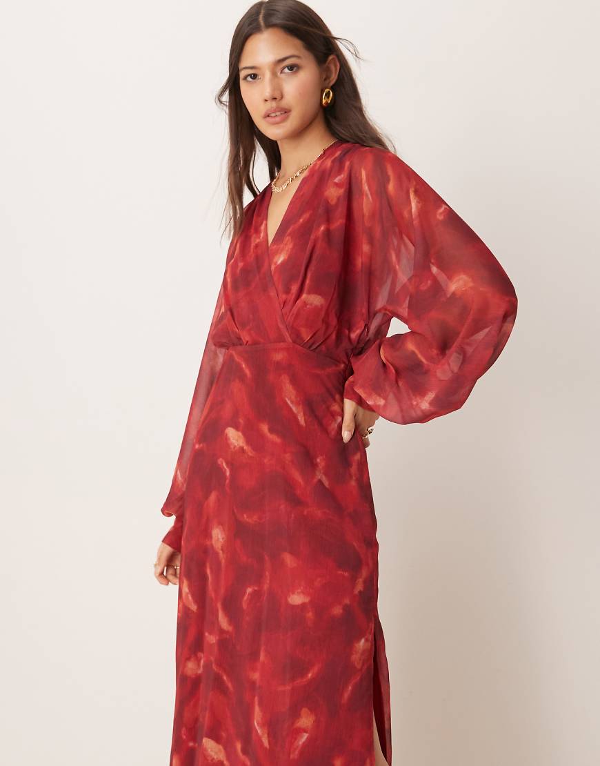 Pretty Lavish - Wadenlanges Kleid in Rot mit Print und Ballonärmeln von Pretty Lavish