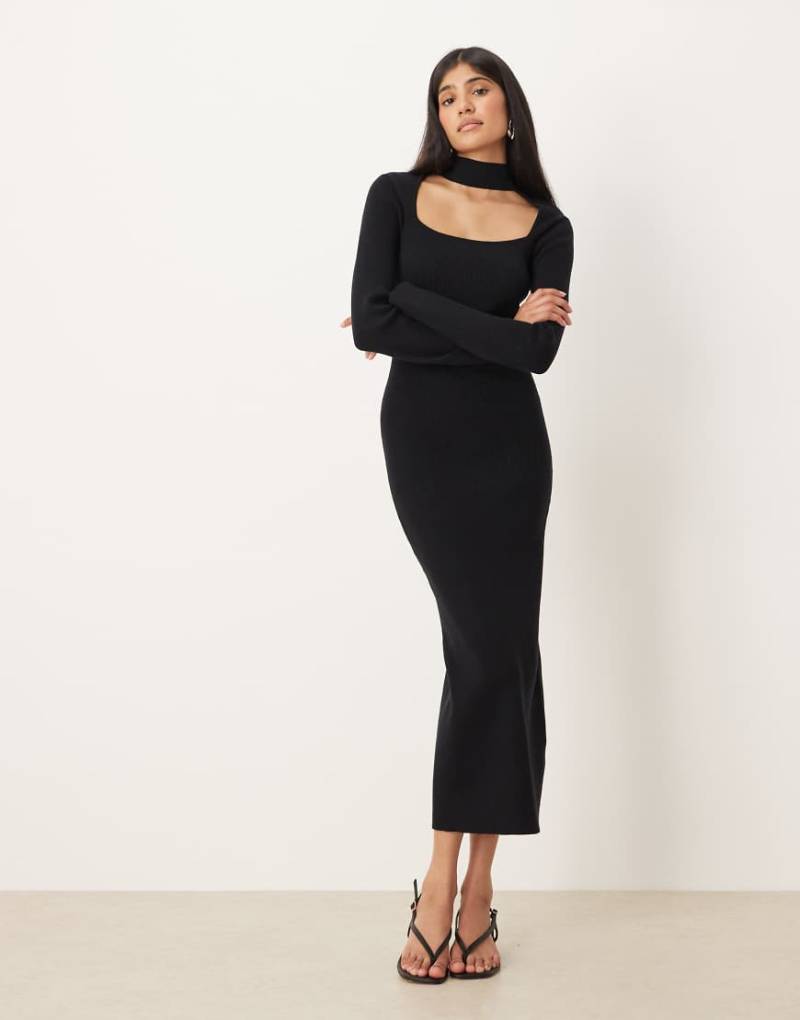 Pretty Lavish - Wadenlanges Strickkleid in Schwarz mit Cut-out von Pretty Lavish