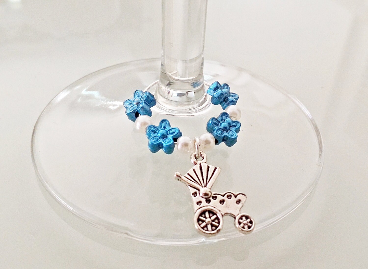 Baby-Dusche-Weinglas-Charms Blaue Kutsche Gastgeschenke | Set Von 20 | Weinglas Marker Baby-Dusche-Weinglas-Charms Blaue Kutsche Gastgeschenke | Set Von 20 | Weinglas Marker von PrettyBouquetCrafts