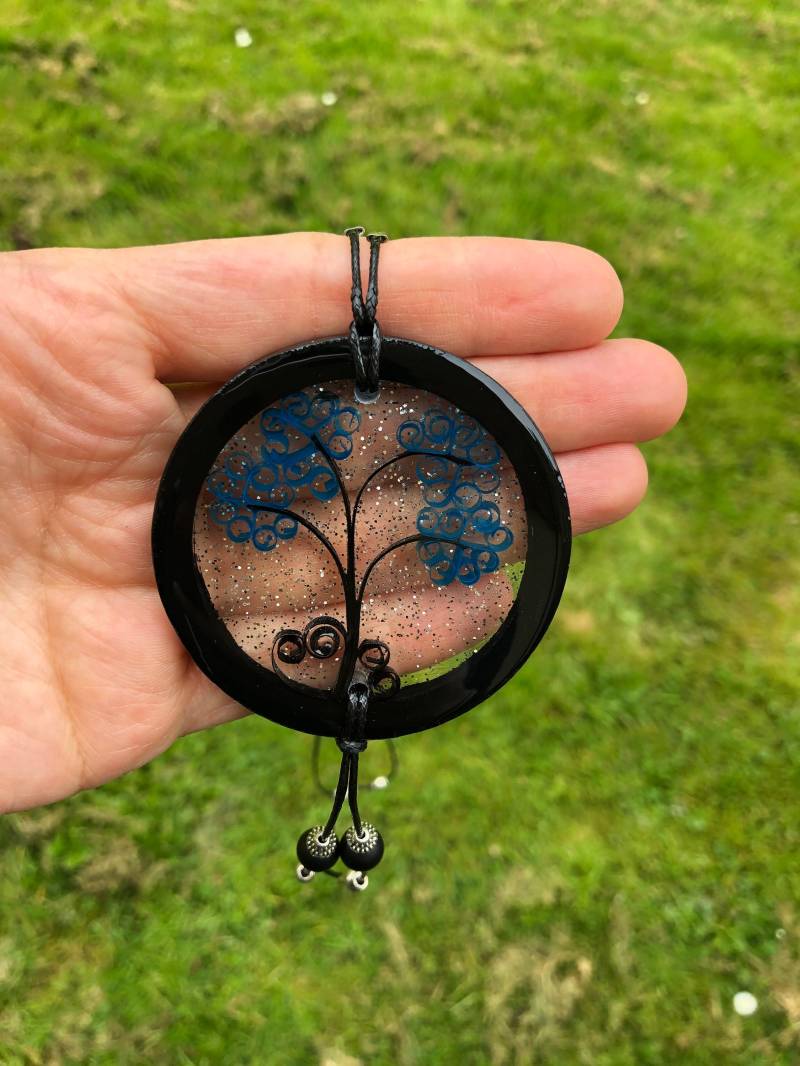 Handgefertigter Quillenpapier Necklacehandmade Quiling Paper Necklace Handgefertigter Quillenpapier Necklacehandmade Quiling Paper Necklace von PrettyCraftHouse