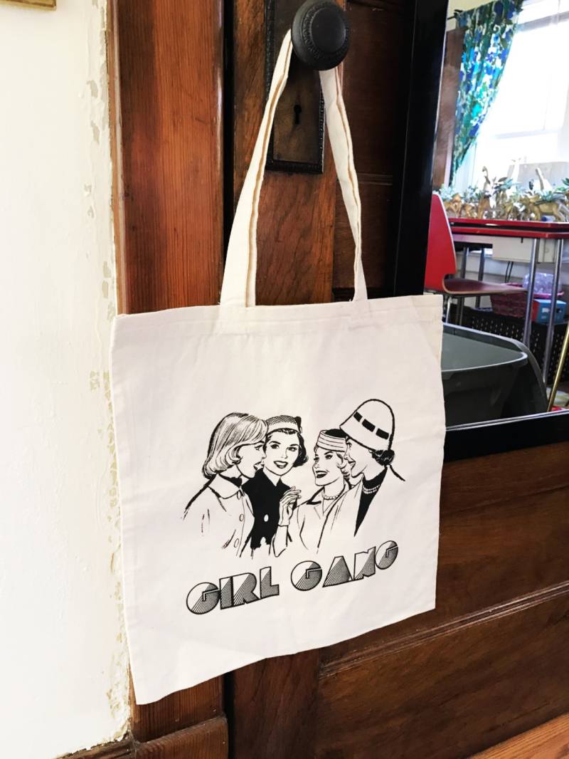 Mädchen Gang Tragetasche Mädchen Gang Tragetasche von PrettyCreepsCo