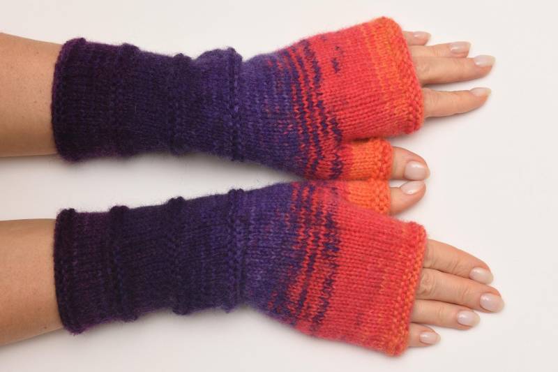 Einzigartige Fingerlose Handschuhe Armstulpen Bunte Winter Für Damen Geschenk Halbfinger Jahrestag Hübschehäkeln von PrettyCrochetForYou
