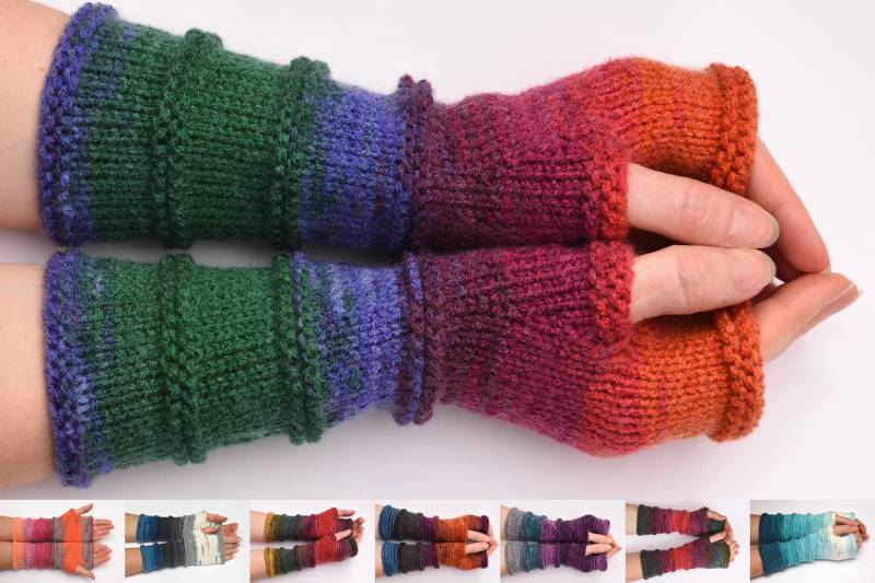 Winter Handschuhe Damen Geschenk Für Frau Hell Gestreifte Fingerlose Strick Armstulpen Hippie Hypoallergen Jahrestag von PrettyCrochetForYou
