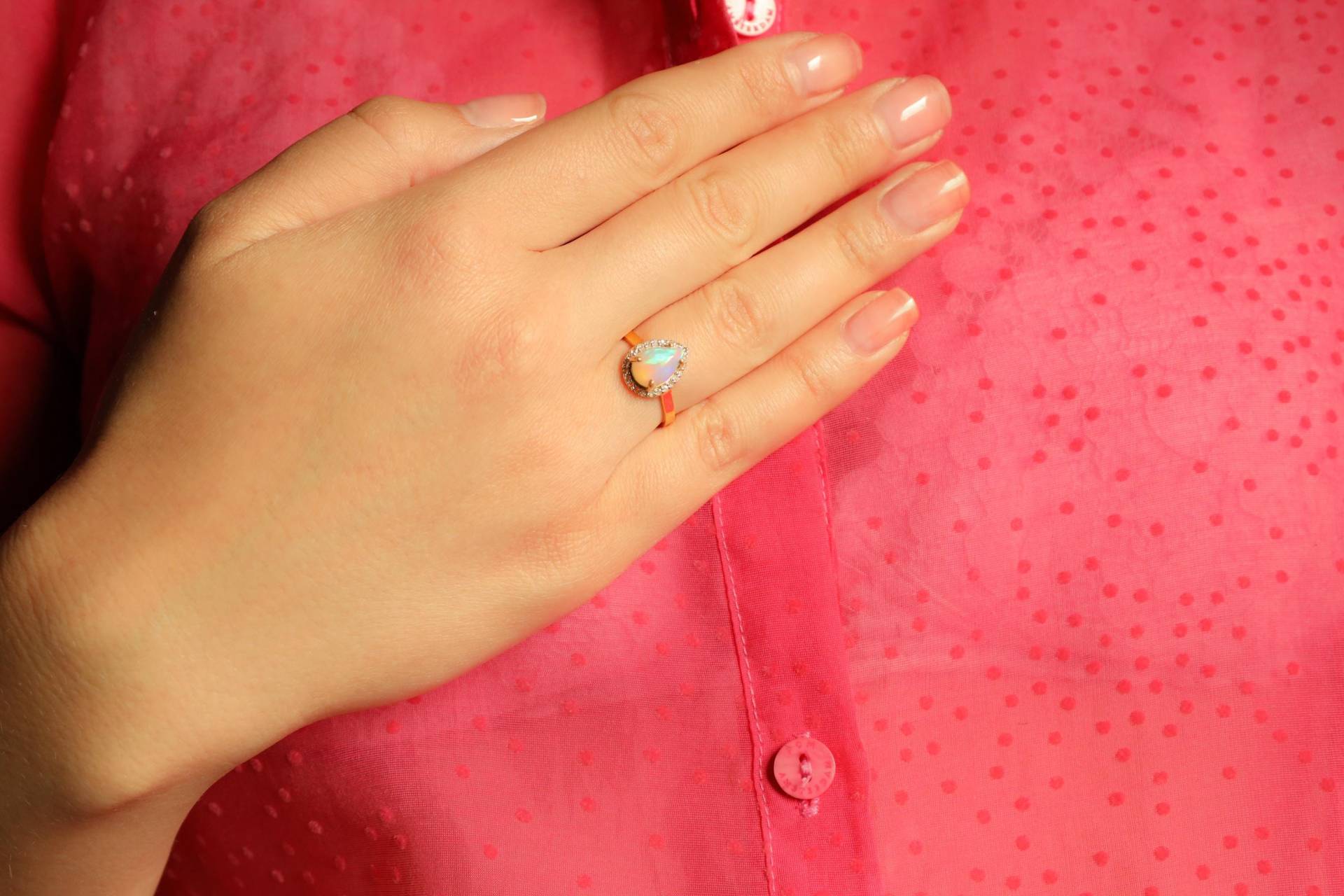 Zierlicher Opal Ring 14K Gold, Oktober Geburtsstein Schmuck von PrettyDifferentShop