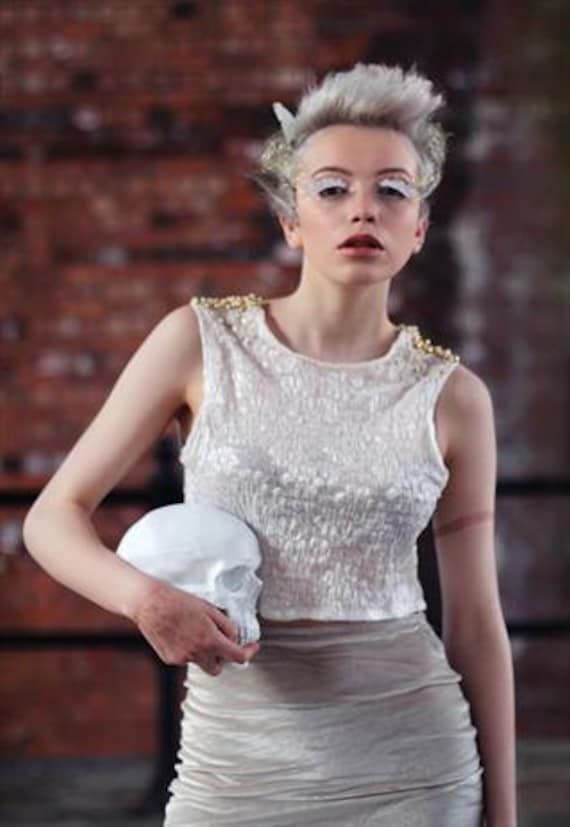 Creme Vintage Grunge Spitze Verziertes Crop Top von PrettyDisturbia