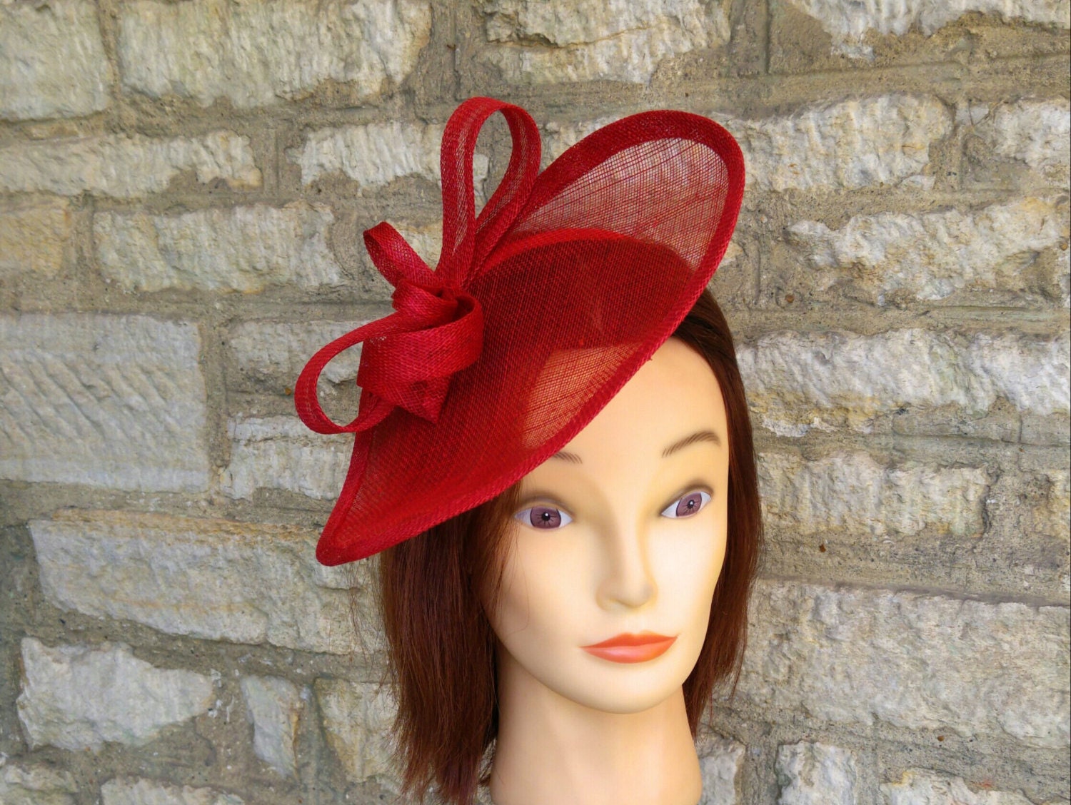 Roter Fascinator Hochzeit Hut Auf Haarreif Einmaliges Design Aus Sinamaystroh Roter Fascinator Hochzeit Hut Auf Haarreif Einmaliges Design Aus Sinamaystroh von PrettyLittleAttire
