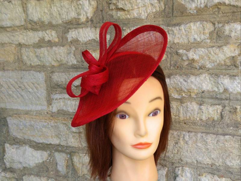 Roter Fascinator Hochzeit Hut Auf Haarreif Einmaliges Design Aus Sinamaystroh Roter Fascinator Hochzeit Hut Auf Haarreif Einmaliges Design Aus Sinamaystroh von PrettyLittleAttire