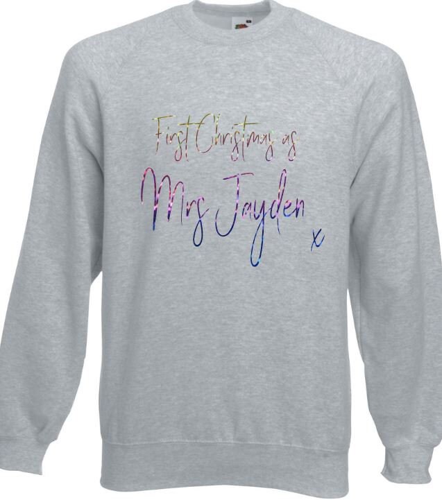 1. Weihnachtsgeschenk Als Frau Dein Nachname Regenbogen Print Damen Weihnachtspullover Pullover Sweatshirt Hässlicher Dezember von PrettyLittleCustoms1