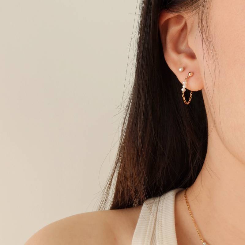 Carman - Dreifach Perlen Ketten Ohrring Gold Filled Kette Ohrstecker Mit Perle Goldkette Und Perlenohrring Geschenk Für Sie von PrettyPearlfect