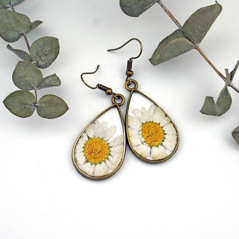 April Birth Flower Teardrop Ohrringe, Gänseblümchen, Gift, Schmuck Set, Echte Blumen von PrettyPickle