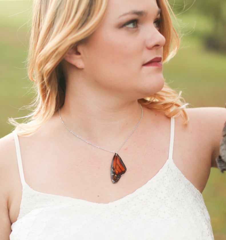 Monarchfalter-Flügel-Halskette, Orange Schmetterlings-Flügel, Monarch, Echte Flügel von PrettyPickle