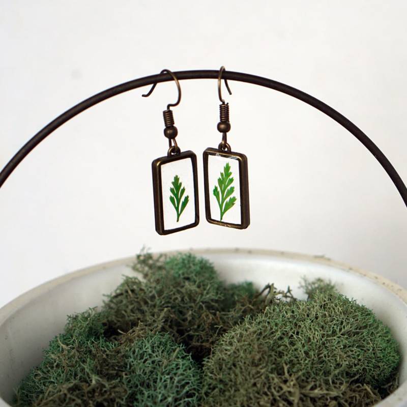 Winzige Fern Ohrringe, Echte Frond Harz-Blütenschmuck, Echt Gepresste Blumenohrringe von PrettyPickle