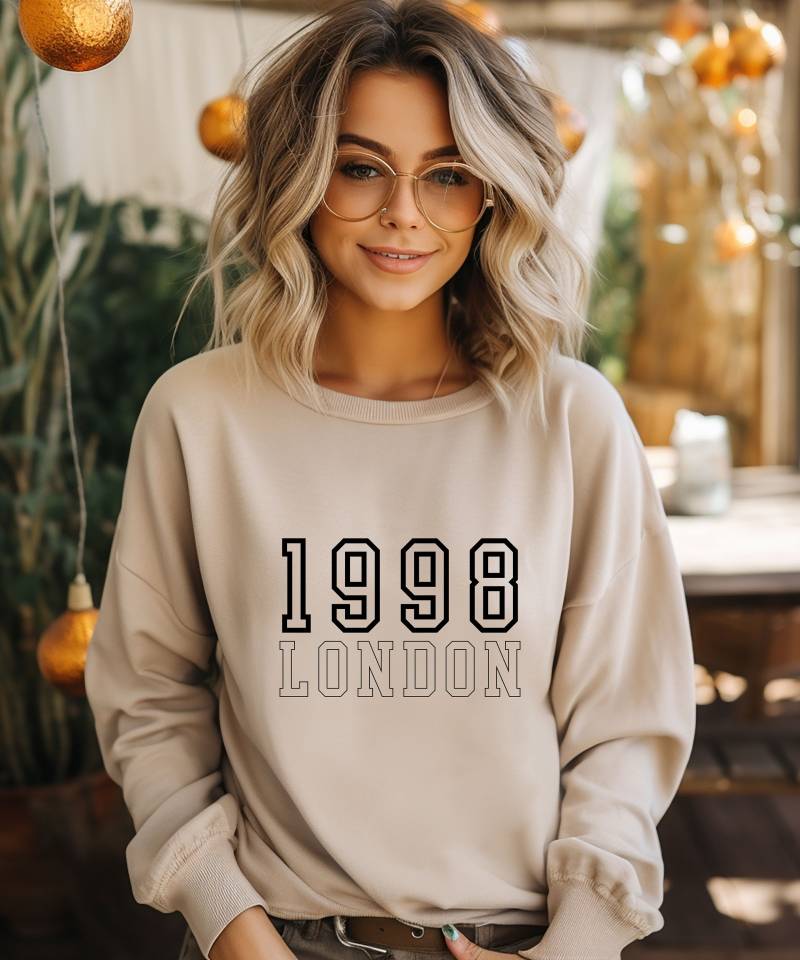 Custom Sweatshirt Jahreszahl Geburtsjahr Geburtsort Stadt Pulli Personalisiert Costum Order College Basic Birthday Gift von PrettyPrintyLilli