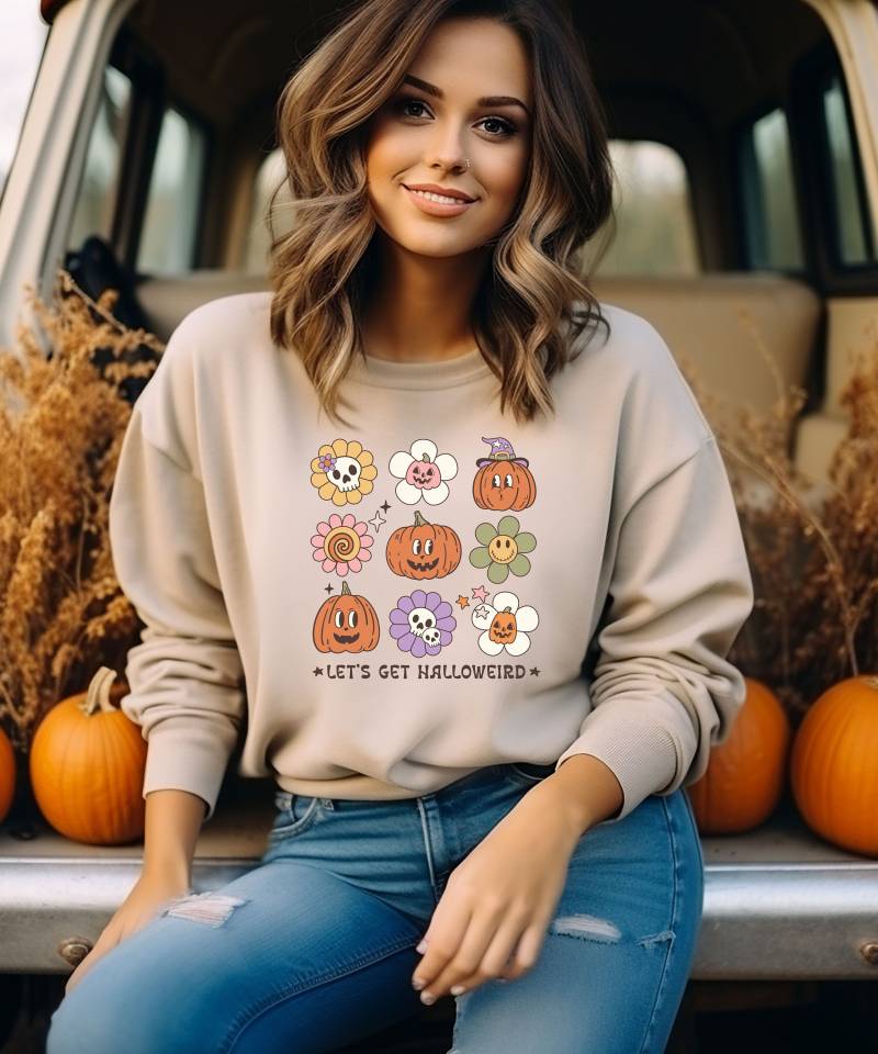 Halloween Sweatshirt Pulli Funny Sweater Season Let's Get Halloweird Pumpkin Geist Ghost Flower Retro Skull von PrettyPrintyLilli