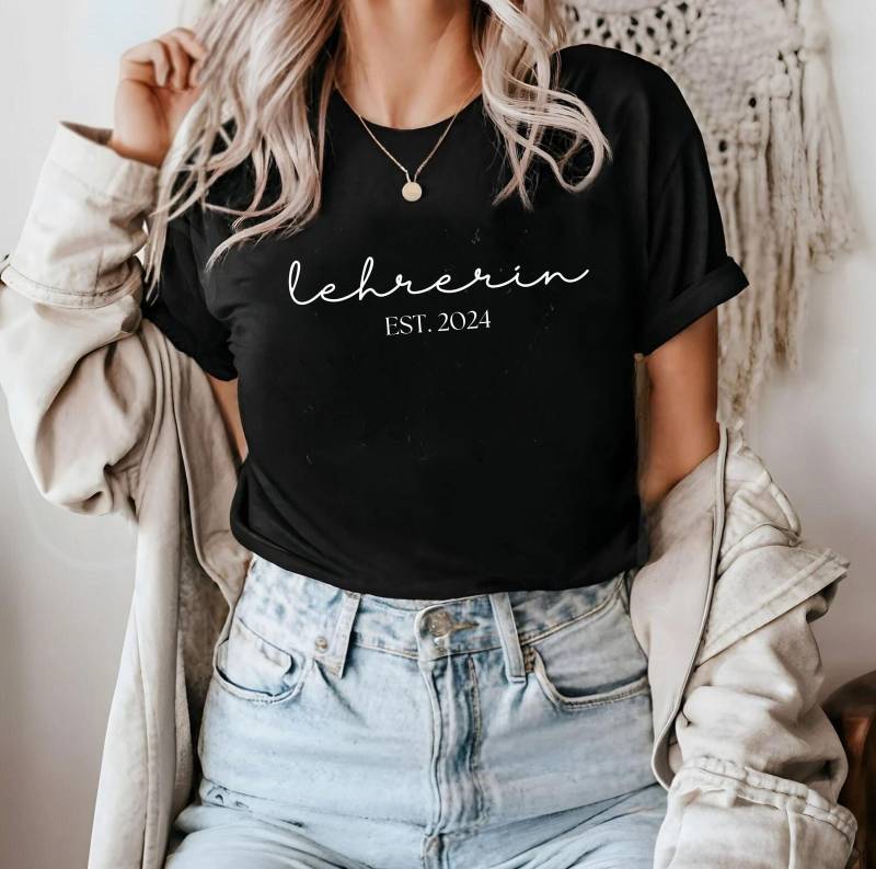 Lehrerin T-Shirt Personalisiert Lehrer Est. 2024 Geschenk Shirt Grundschule Abschiedsgeschenk Beste Studiumabschluss von PrettyPrintyLilli